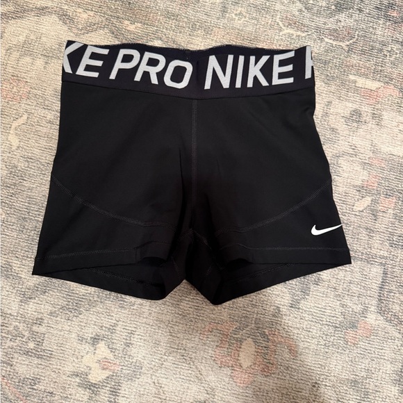 Nike Black Athletic Shorts - Picture 1 of 3